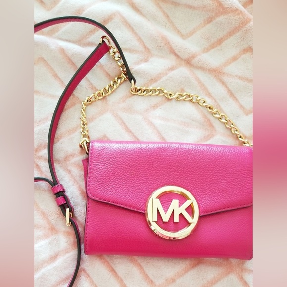 Michael Kors / Hudson Leather Large Phone Crossbody in Fuschia pink - Picture 3 of 4